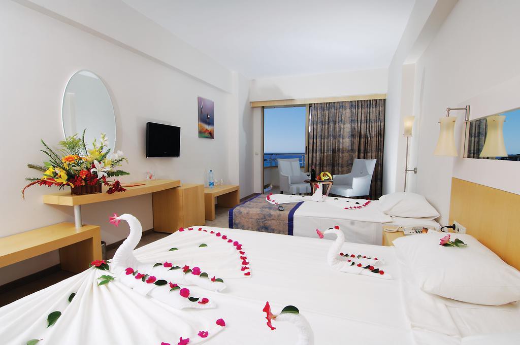 LYCUS BEACH HOTEL 18/57