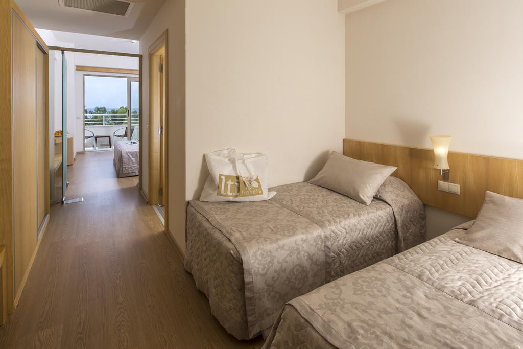 LYCUS BEACH HOTEL 15/57