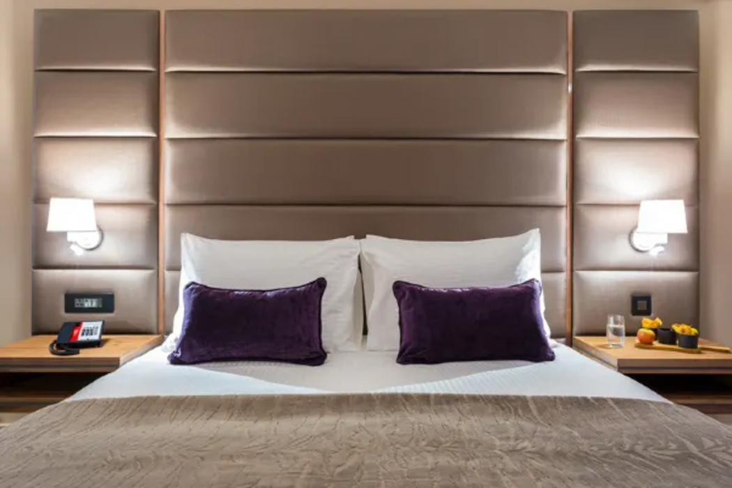 Hotel 2 Fevrier Lome 10/73