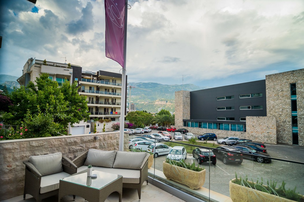 HOTEL BUTUA RESIDENCE 33/100