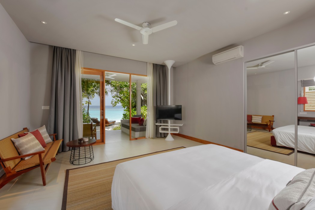 Niva Dhigali Maldives 12/30