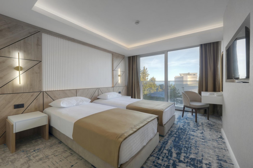 Tara Hotel 19/81