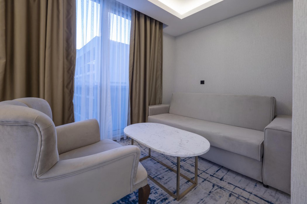 Tara Hotel 15/81