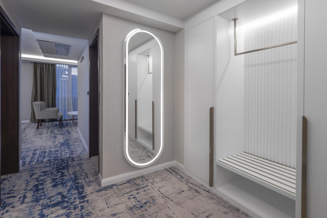 Tara Hotel 22/81