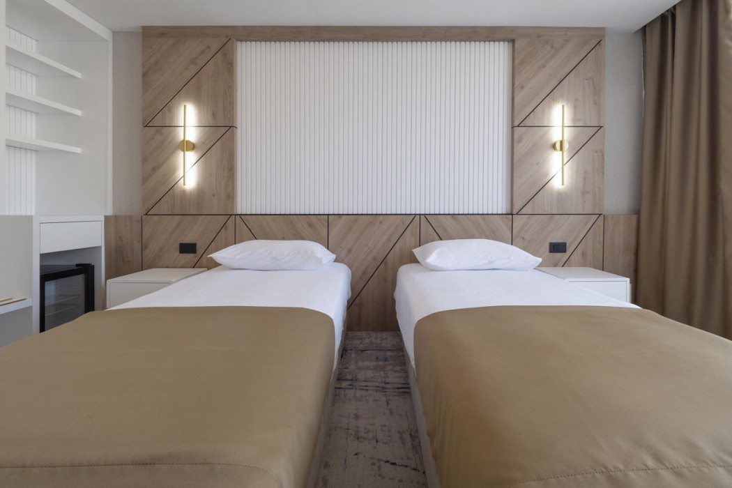 Tara Hotel 20/81