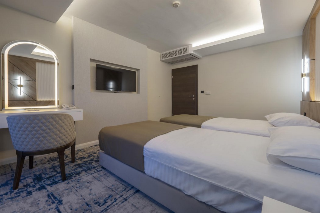 Tara Hotel 21/81