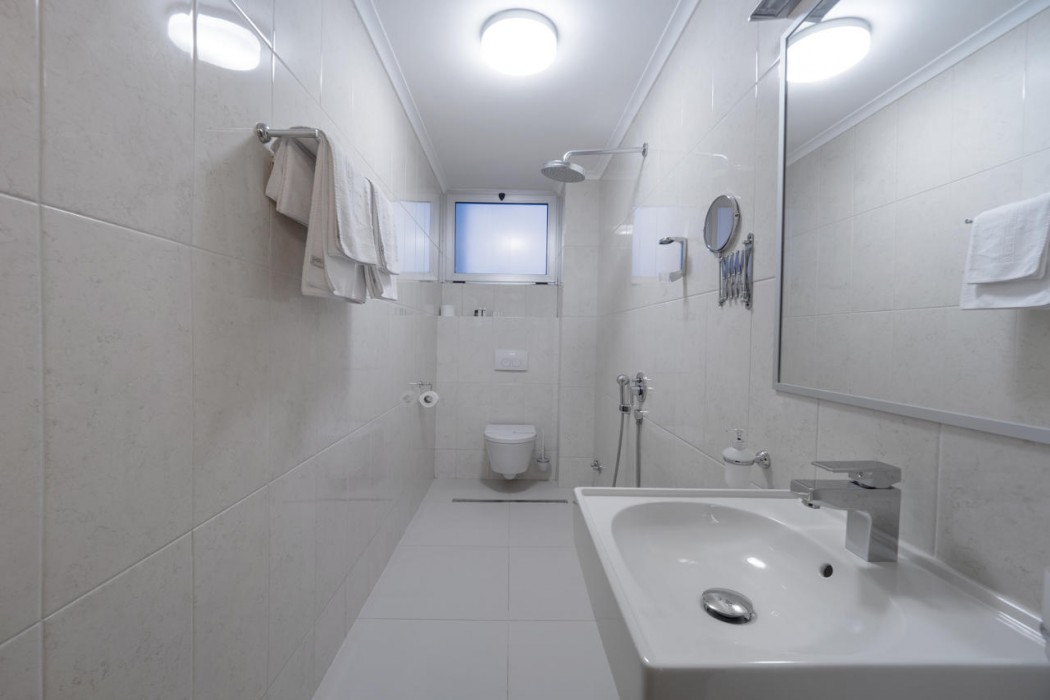 Tara Hotel 14/81