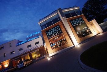 RESTAURANT AND DESIGN HOTEL NOEM ARCH 1/54