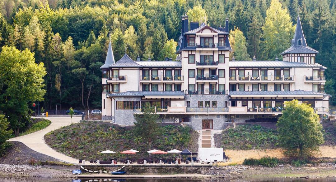 Retro Riverside Wellness Resort in Brezova (Karlovy Vary)