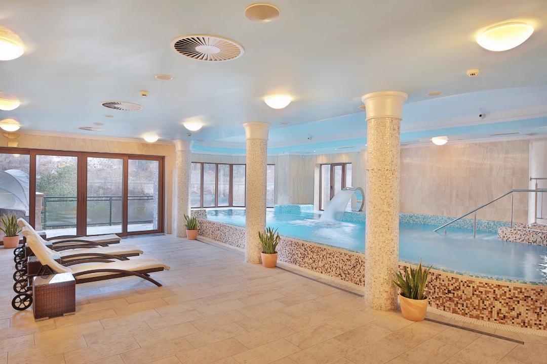 Retro Riverside Wellness Resort 37/71