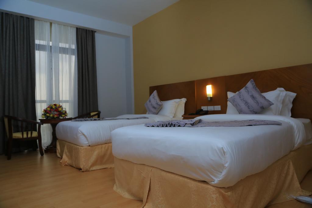 AZZEMAN HOTEL 12/49