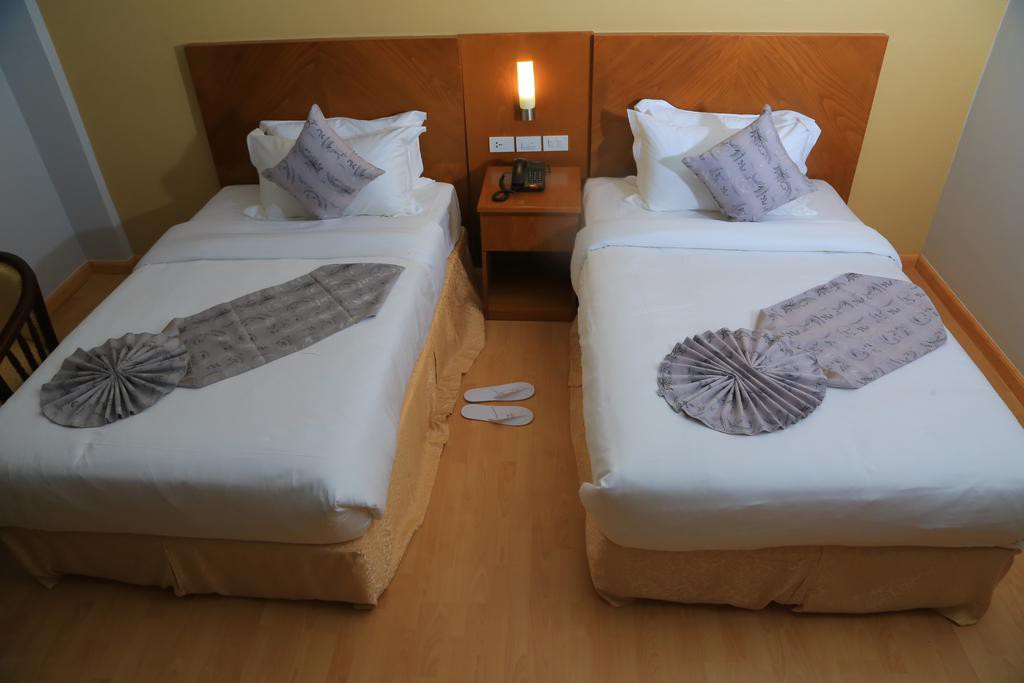 AZZEMAN HOTEL 9/49