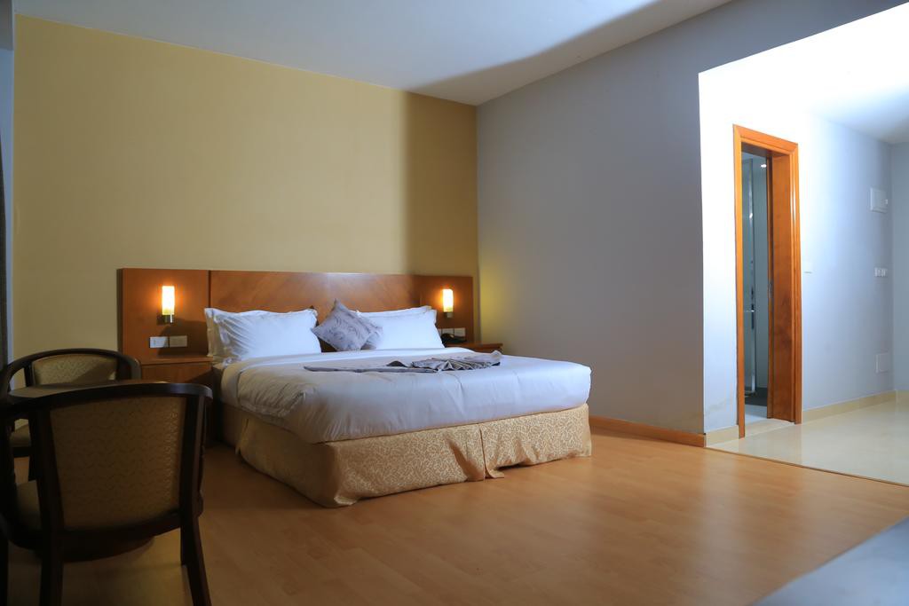 AZZEMAN HOTEL 11/49