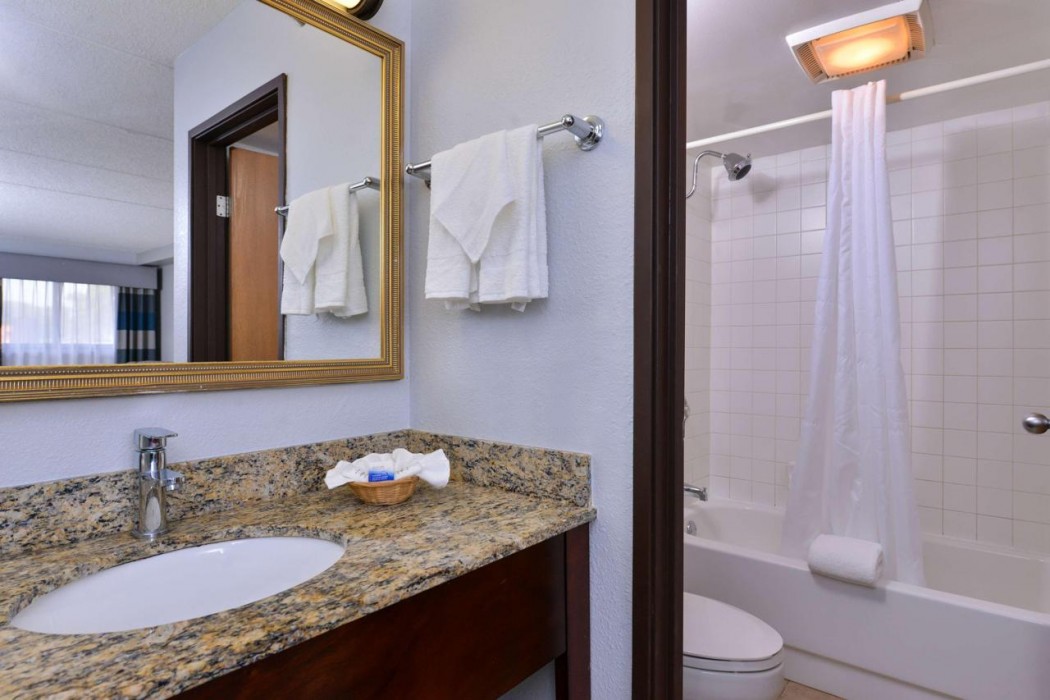 Best Western Naperville Inn 12/24