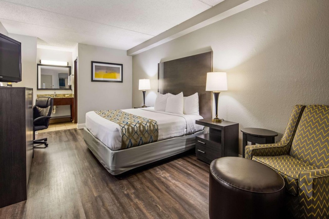 Best Western Naperville Inn 10/24