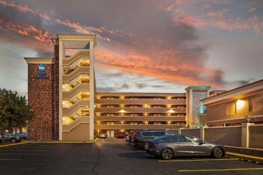 Best Western Mill River Manor 2/39