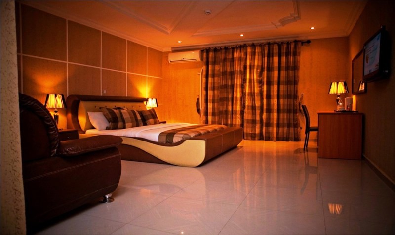 DIPLOMAT HOTEL 1/3