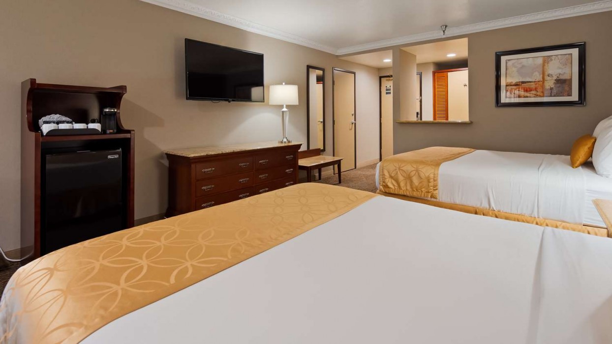Best Western Plus Newport Mesa Inn 12/47