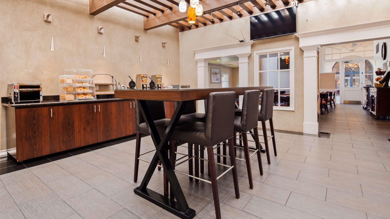 Best Western Plus Newport Mesa Inn 34/47