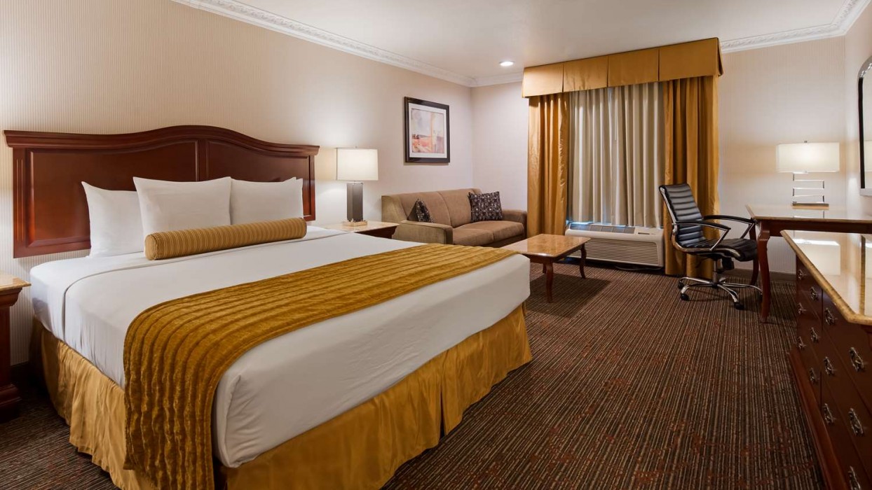 Best Western Plus Newport Mesa Inn 13/47