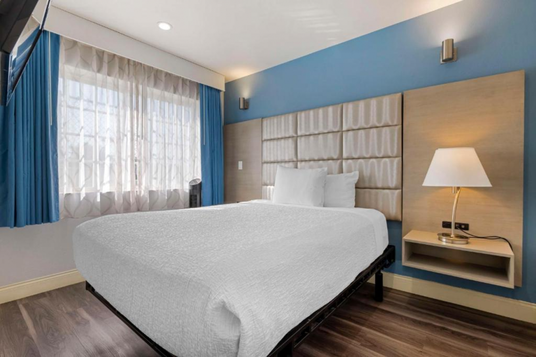Best Western Orange Plaza 8/26