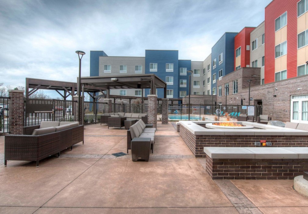 Fairfield Inn And Suites By Marriott Charlotte Airport 42/100