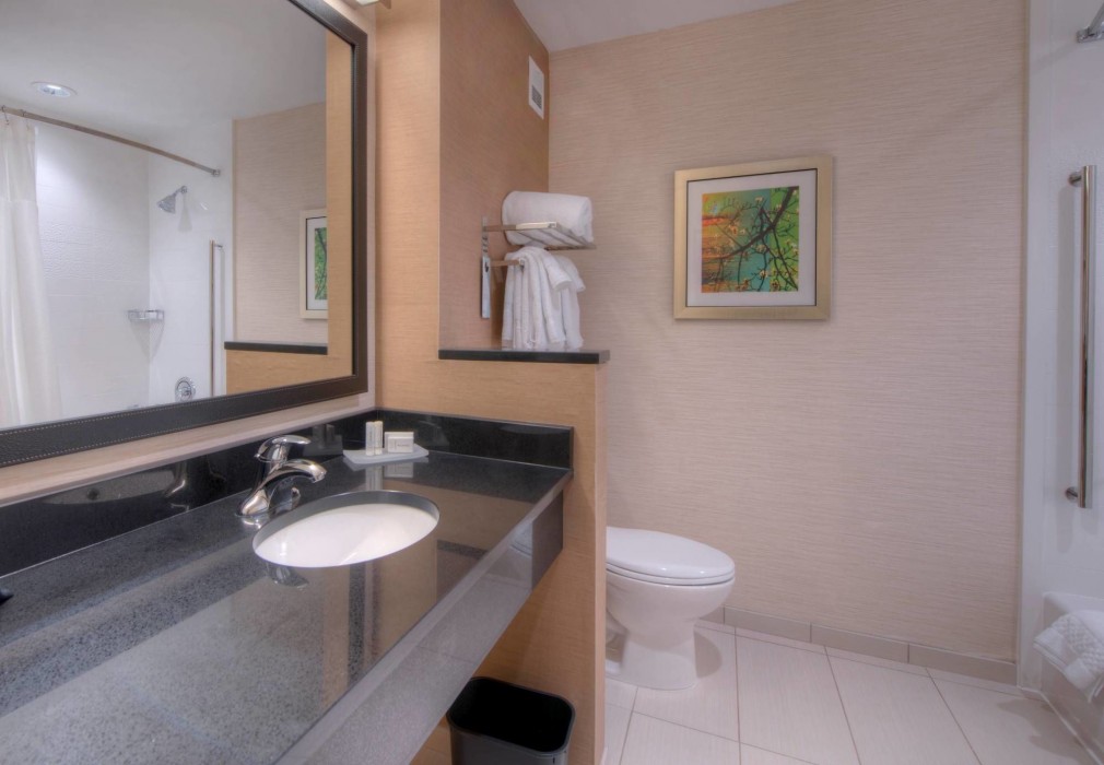 Fairfield Inn And Suites By Marriott Charlotte Airport 53/100
