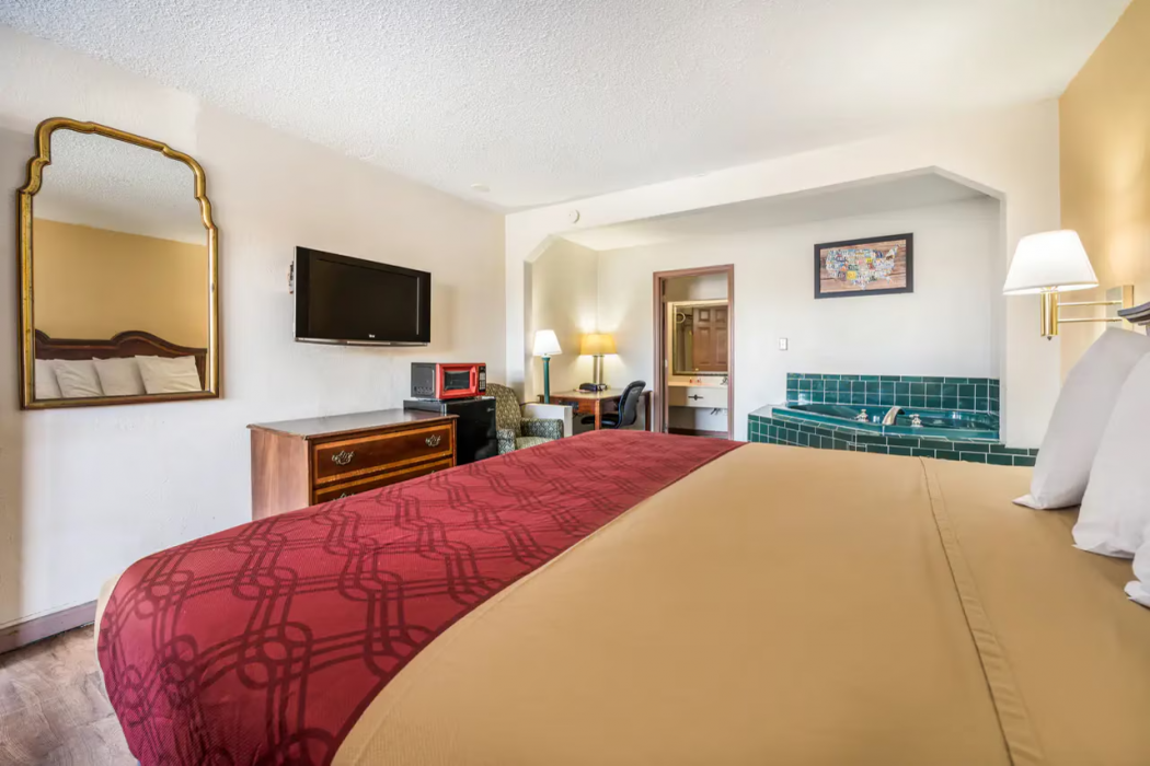 Econo Lodge Inn Suites Macon West 14/28