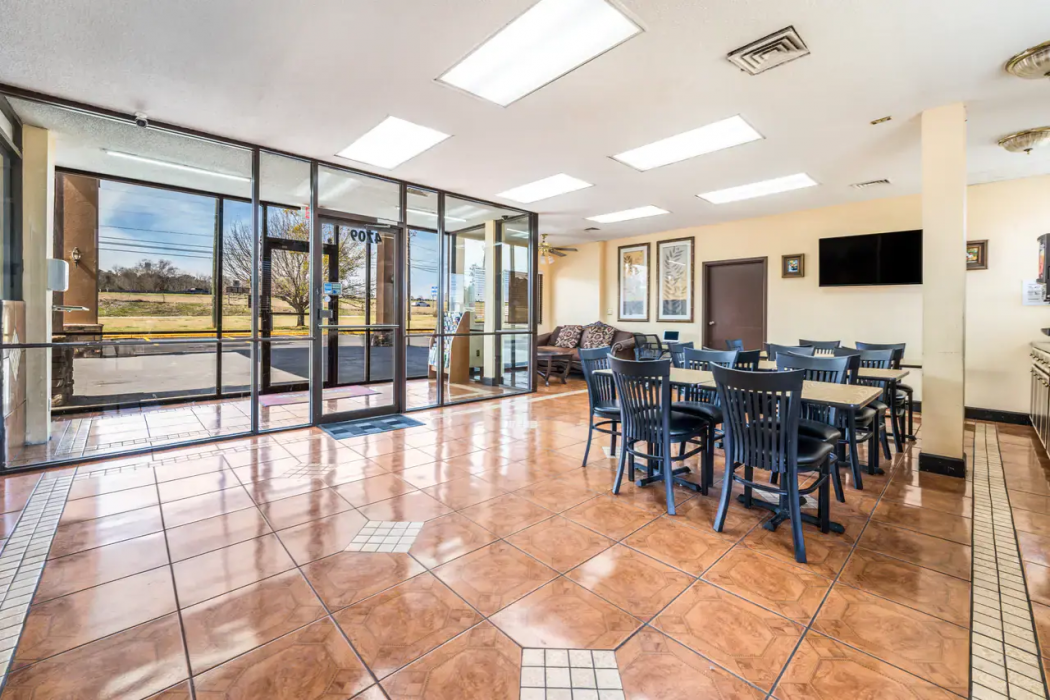 Econo Lodge Inn Suites Macon West 22/28