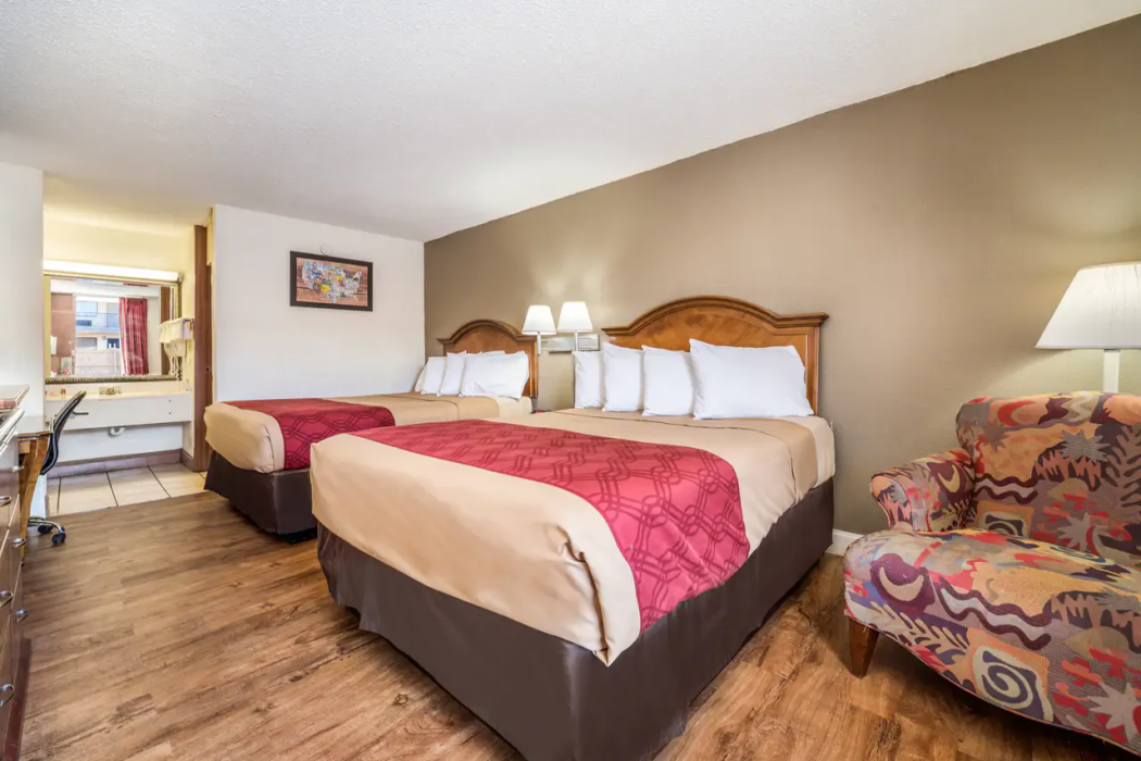 Econo Lodge Inn Suites Macon West 13/28