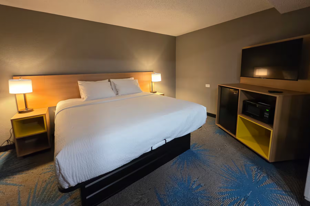 Days Inn by Wyndham Waukegan 12/17