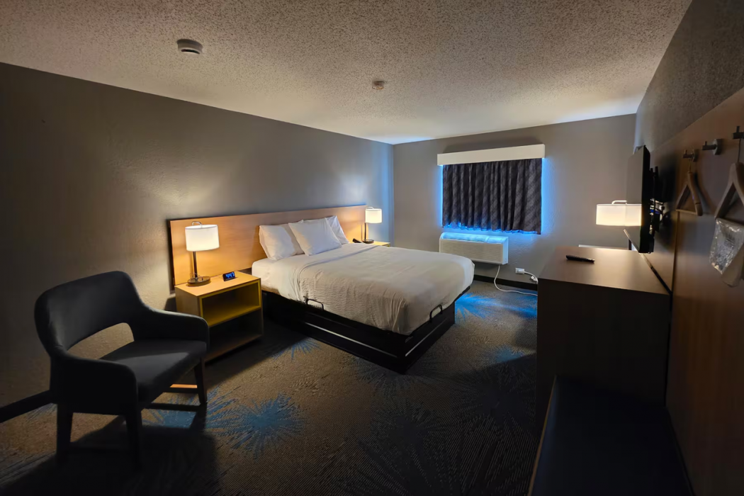 Days Inn by Wyndham Waukegan 6/17