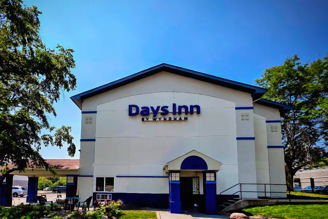 Days Inn by Wyndham Waukegan 1/17