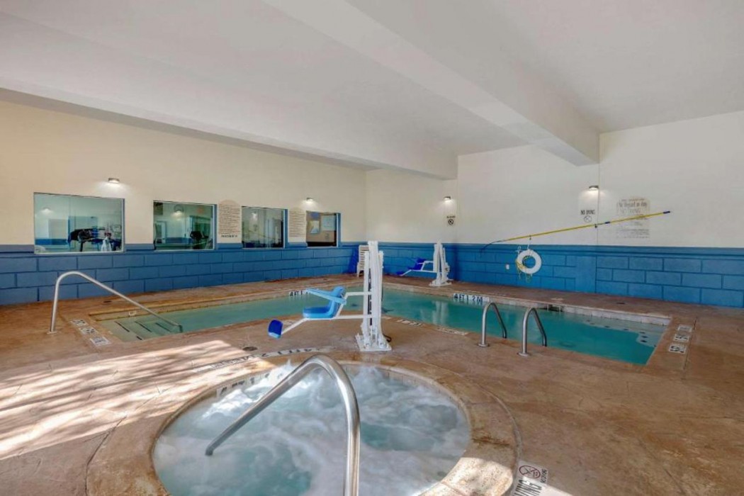 Comfort Suites Benbrook - Fort Worth Southwest 12/23