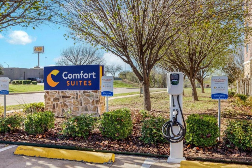 Comfort Suites Benbrook - Fort Worth Southwest 4/23