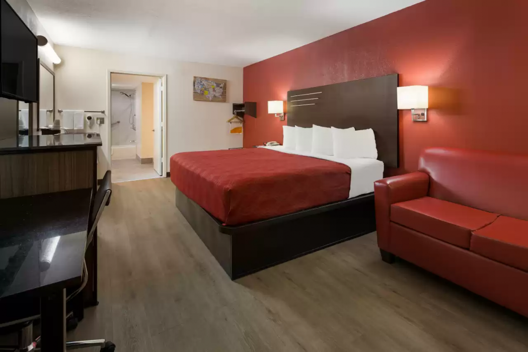 Econo Lodge Madison Airport 9/20