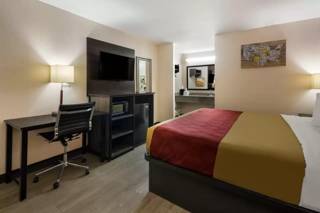 Econo Lodge Madison Airport 10/20
