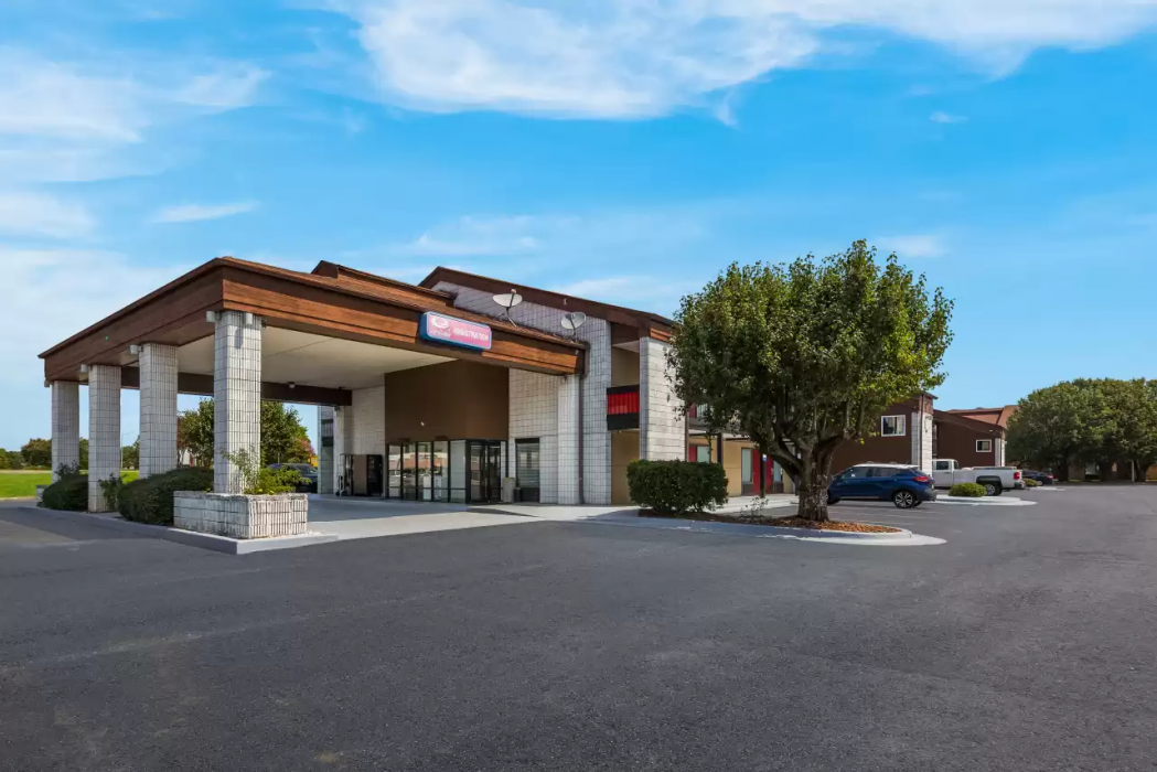 Econo Lodge Madison Airport image