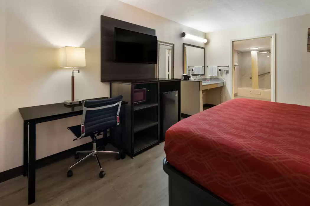 Econo Lodge Madison Airport 7/20