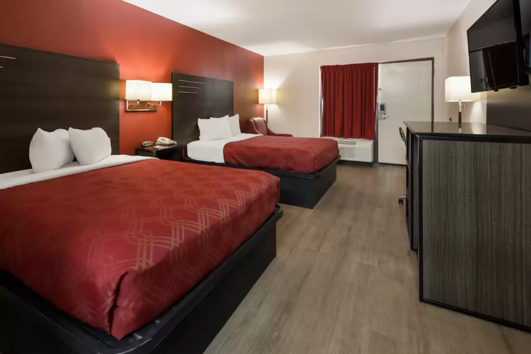 Econo Lodge Madison Airport 8/20