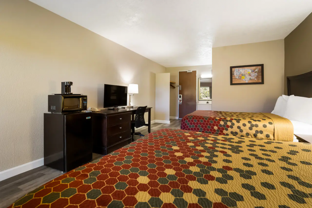 Perry Inn & Suites National Fairground I 75 12/33