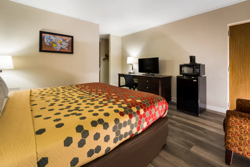 Perry Inn & Suites National Fairground I 75 10/33