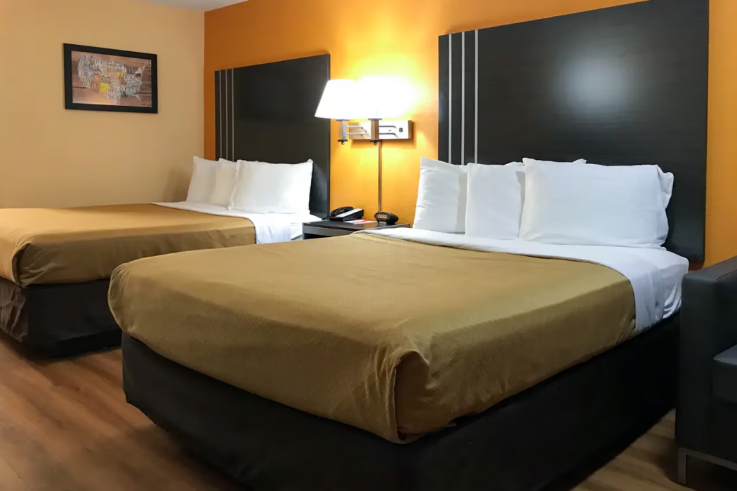 Econo Lodge Purcell 11/18