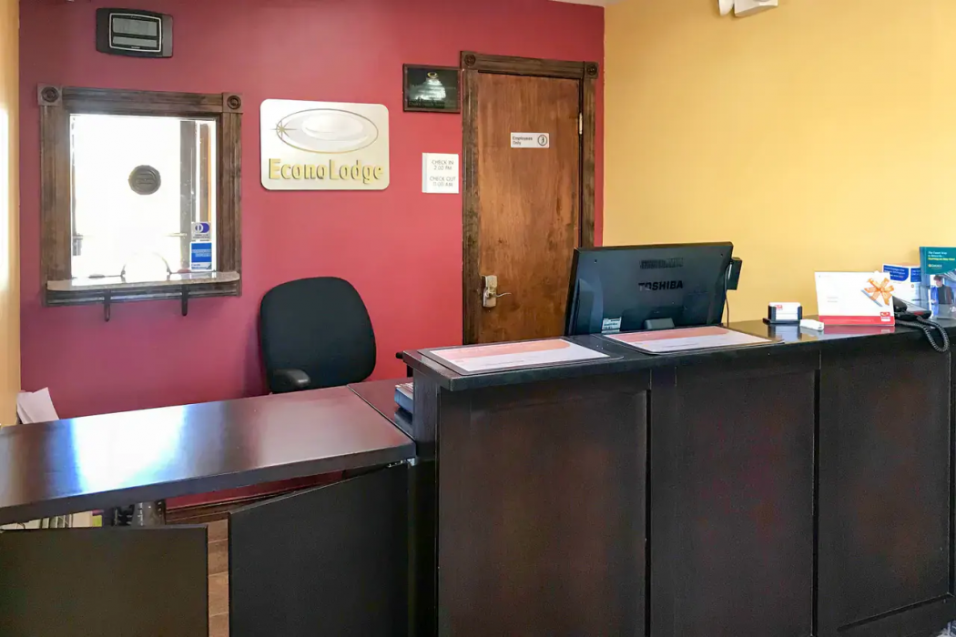 Econo Lodge Purcell 4/18