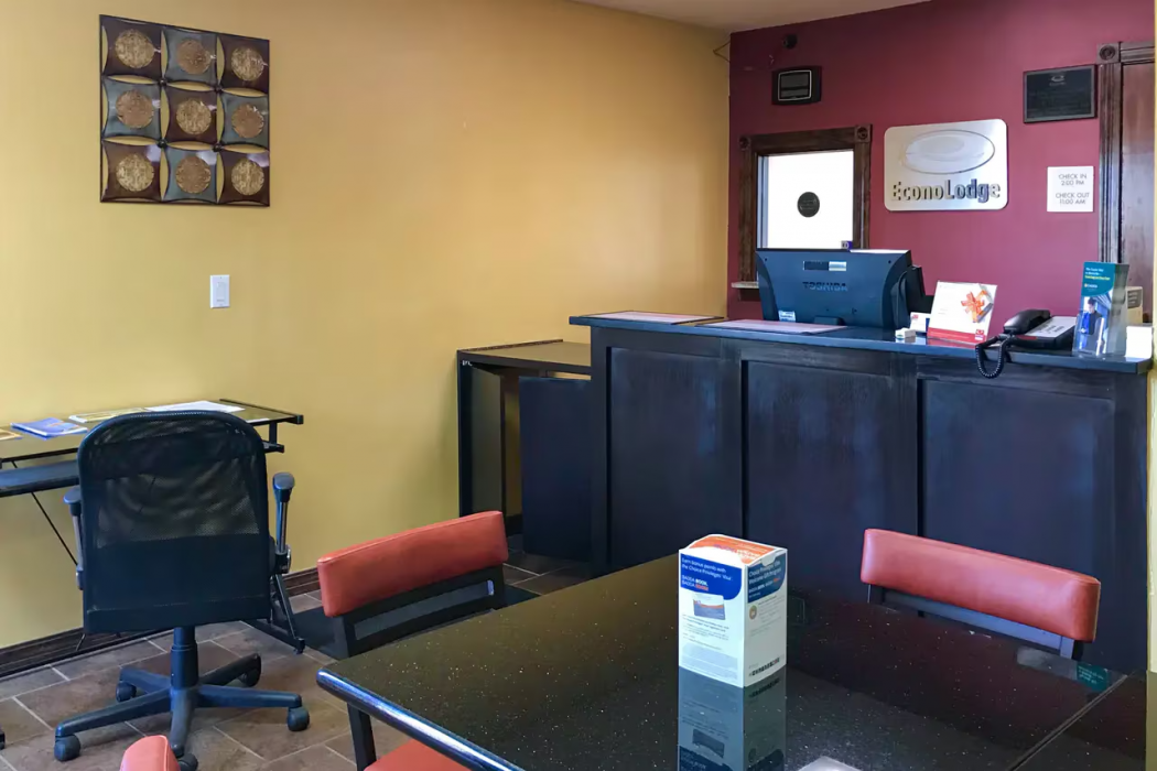 Econo Lodge Purcell 5/18