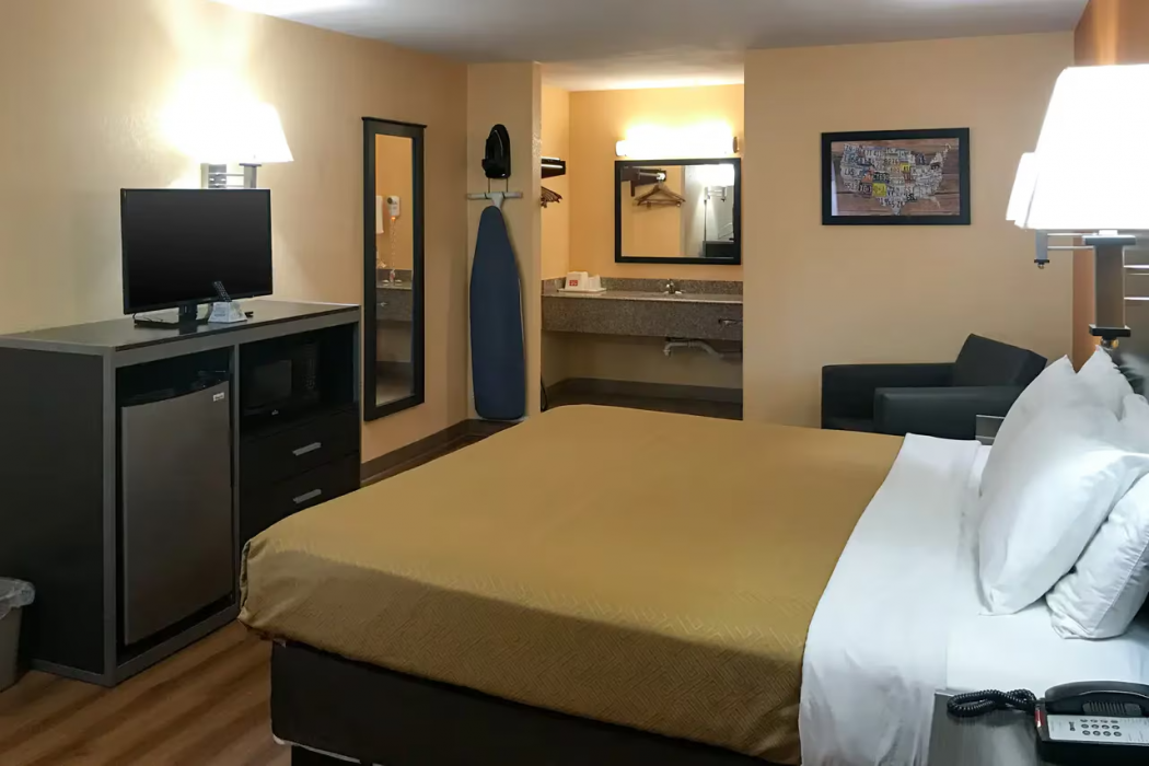 Econo Lodge Purcell 10/18