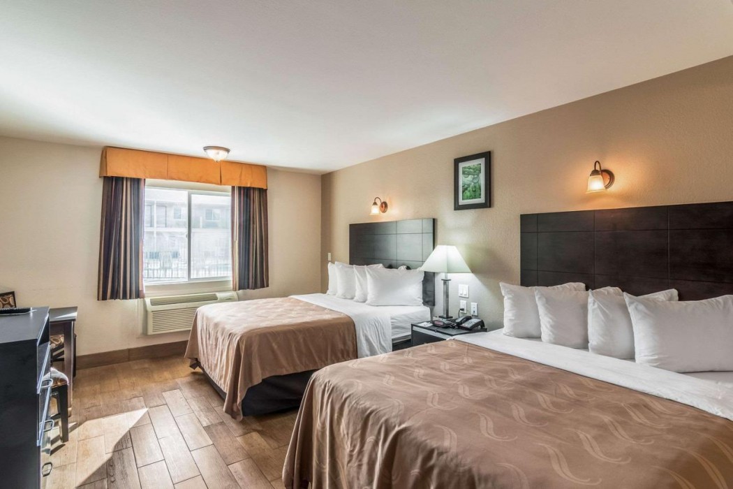 Quality Inn & Suites near Downtown Bakersfield 15/31
