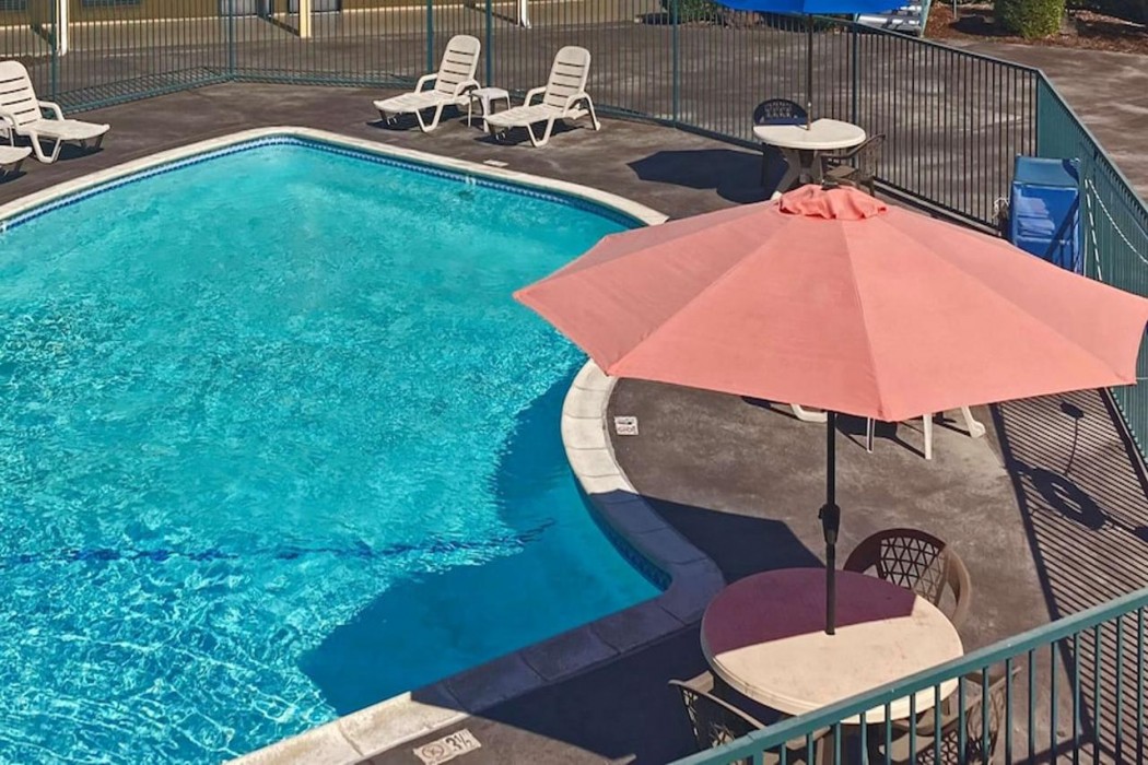 Quality Inn & Suites near Downtown Bakersfield 22/31