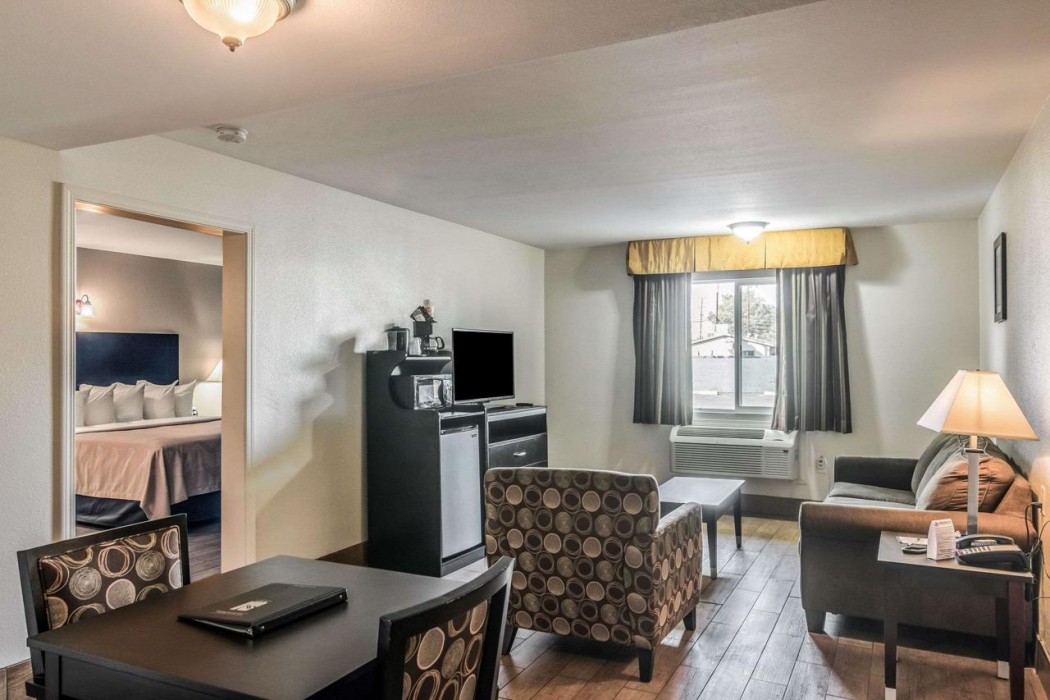 Quality Inn & Suites near Downtown Bakersfield 20/31