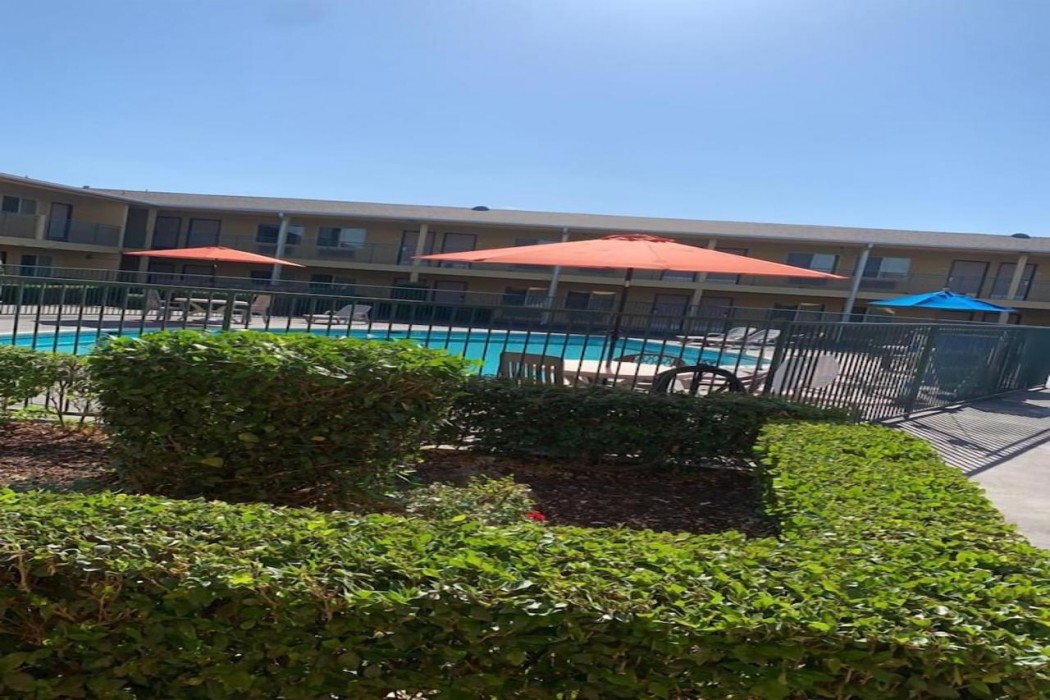 Quality Inn & Suites near Downtown Bakersfield 21/31